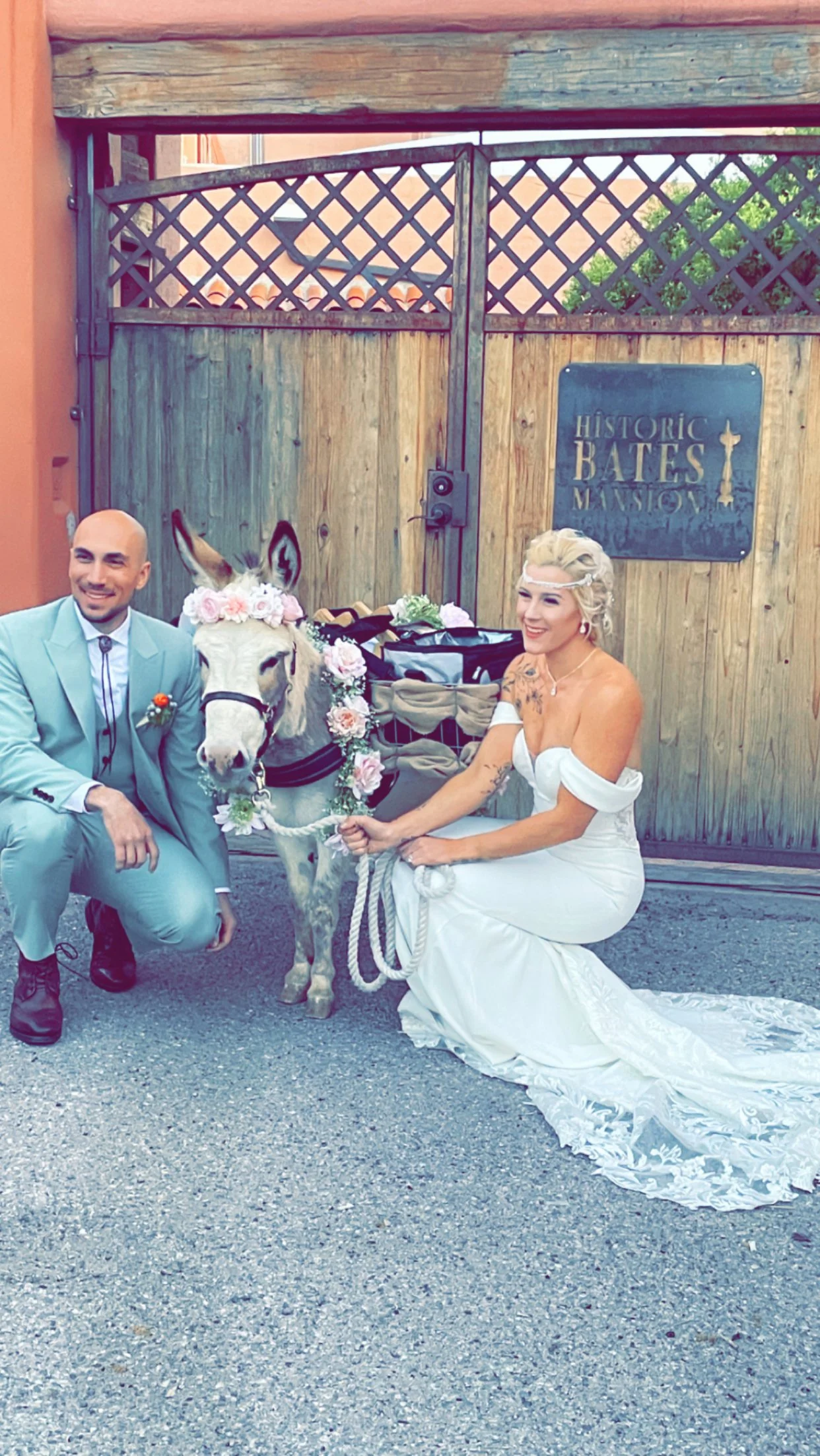 Newlywed couple at the Historic Bates Mansion